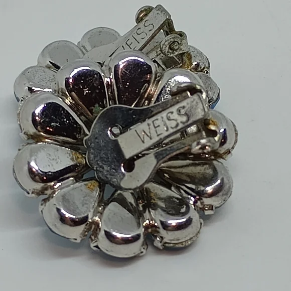 * vintage signed Weiss Blue Teardrop rhinestones cluster flower clip on earrings - Picture 6 of 6